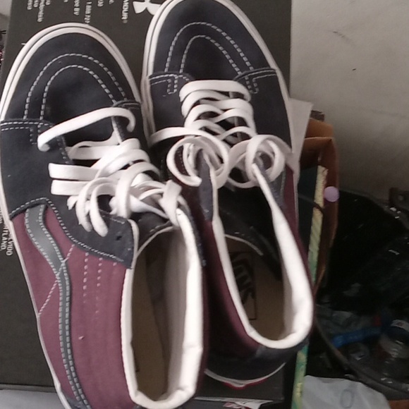 Blue and purple vans - Picture 2 of 3